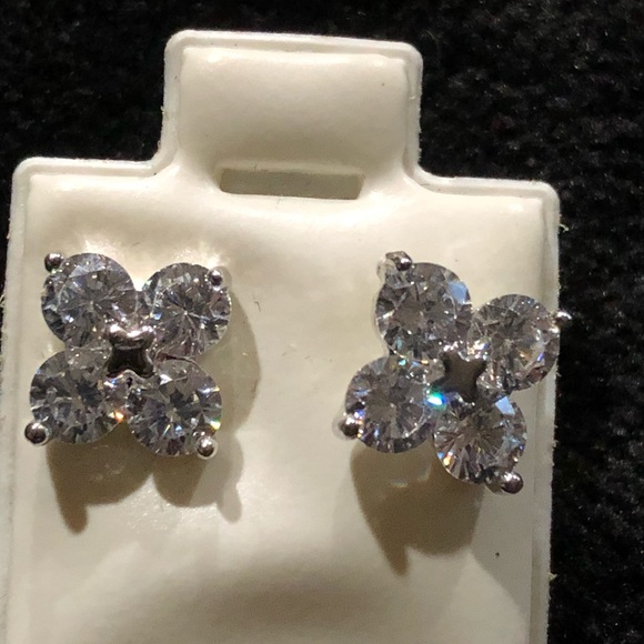 Genuine Swarovski Flower Stud Earrings BEAUTIFUL ! - Picture 1 of 1